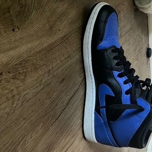 Mid condition used Royal Blue Jordan 1’s